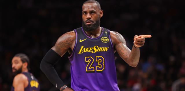 星空体育中国-詹姆斯奉献宣言式盖帽！季末冲刺湖人扼守西部前四