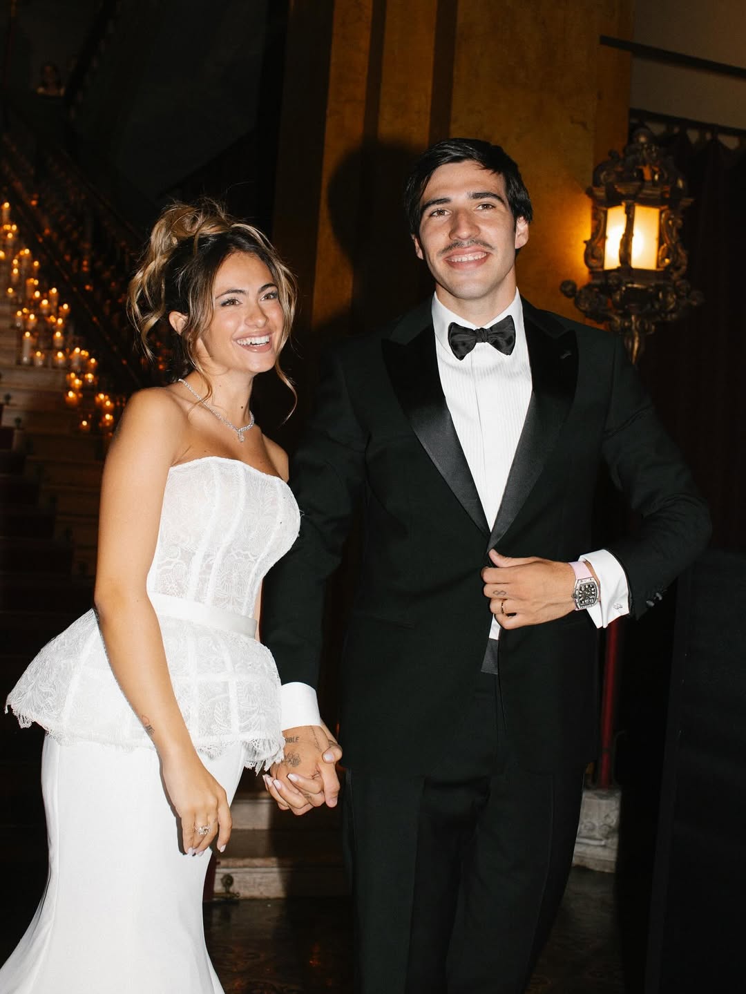 又一对新人！托纳利和妻子在科莫湖边完婚，布冯等名宿出席